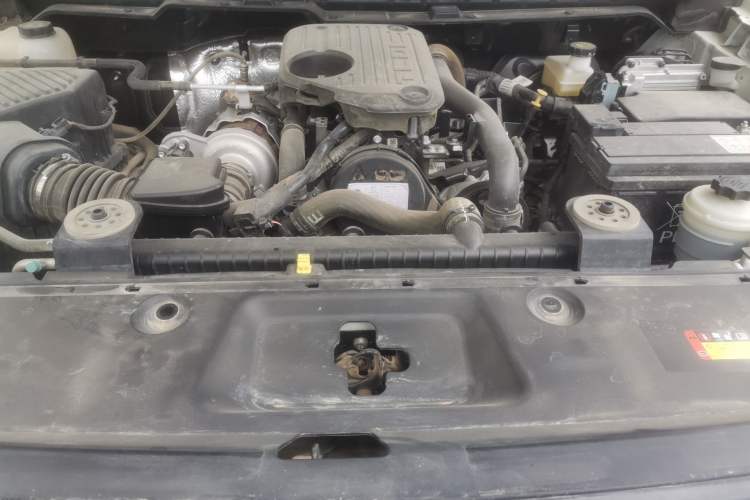 Used SAIC MAXUS Xingji  Engine Bay