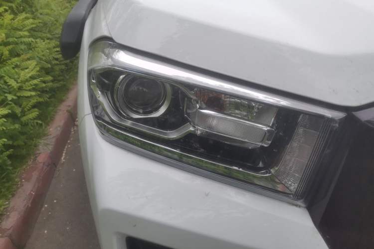 Used SAIC MAXUS Xingji  Right Front Headlight
