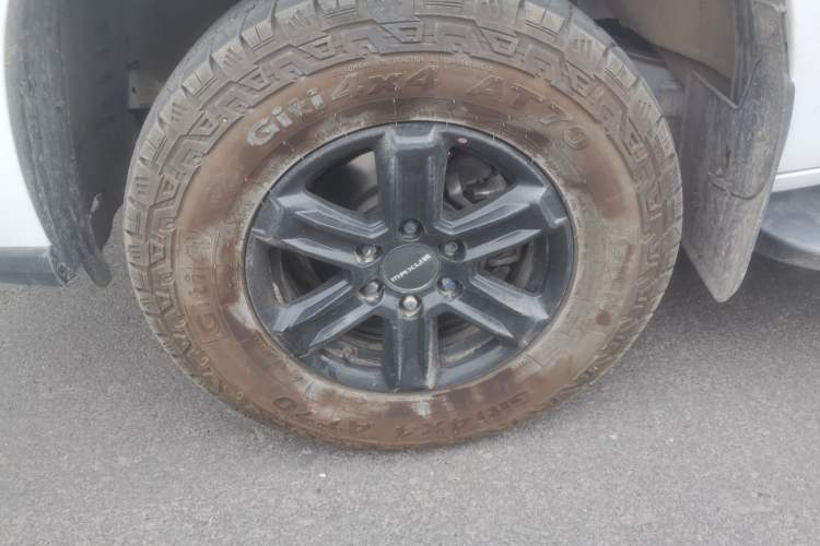 Used SAIC MAXUS Xingji  Right Front Wheel Hub
