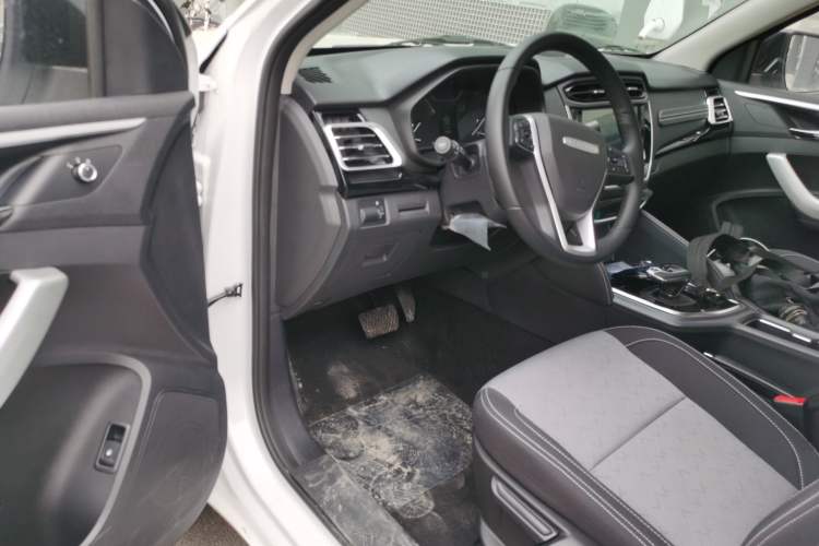 Used SAIC MAXUS Xingji 2026 Starry L 2.0T Diesel Automatic 4x4 Luxury Long Box Driver Seat