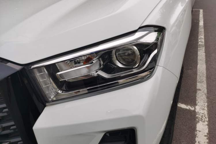 Used SAIC MAXUS Xingji 2026 Starry L 2.0T Diesel Automatic 4x4 Luxury Long Box Left Front Headlight
