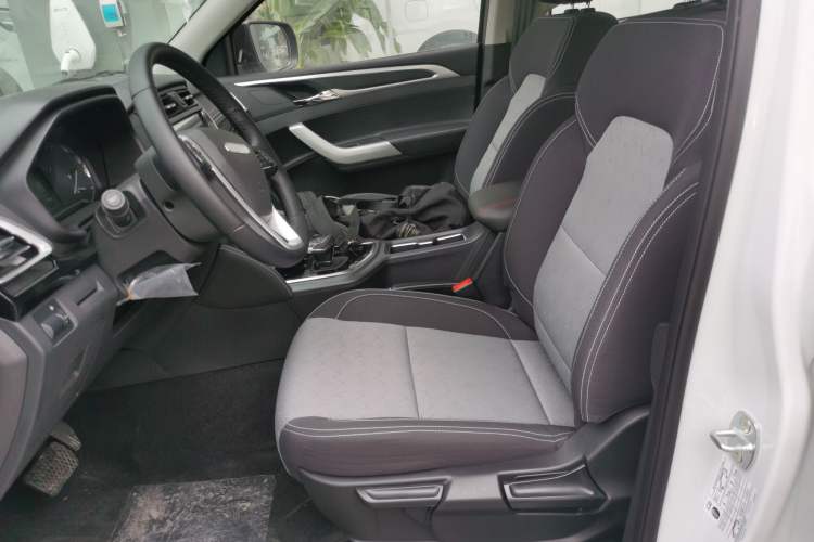 Used SAIC MAXUS Xingji 2026 Starry L 2.0T Diesel Automatic 4x4 Luxury Long Box Left Front Seat