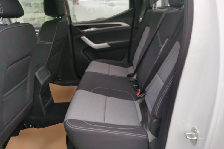 Used SAIC MAXUS Xingji 2026 Starry L 2.0T Diesel Automatic 4x4 Luxury Long Box Left Rear Seat