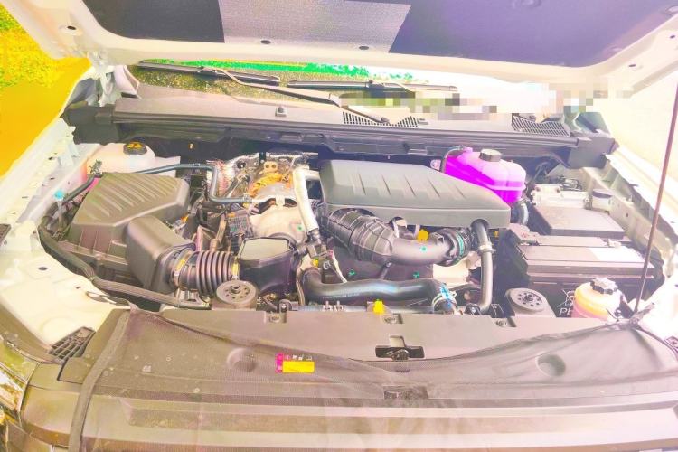 Used SAIC MAXUS Xingji 2027 Starry L 2.5T Diesel Manual 2WD Elite Edition Standard Wheelbase Engine Bay