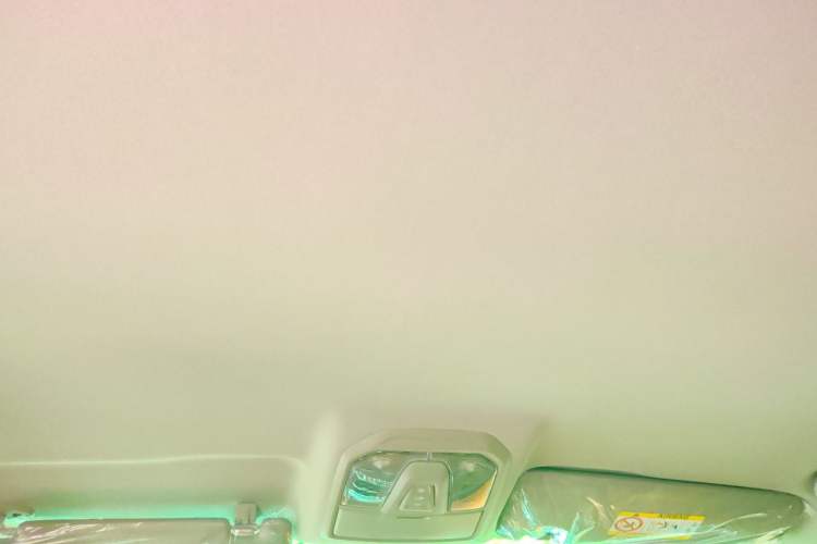 Used SAIC MAXUS Xingji 2027 Starry L 2.5T Diesel Manual 2WD Elite Edition Standard Wheelbase Headliner