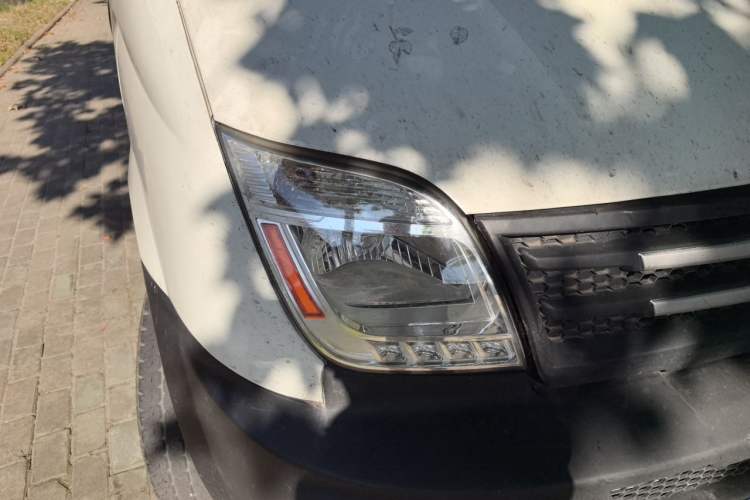 Used SAIC MAXUS Xingji X  Right Front Headlight