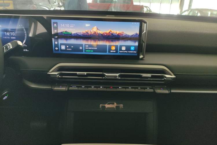 Used SAIC MAXUS Xingji X 2025 2.5T Luxury Edition Audio And AC Panel
