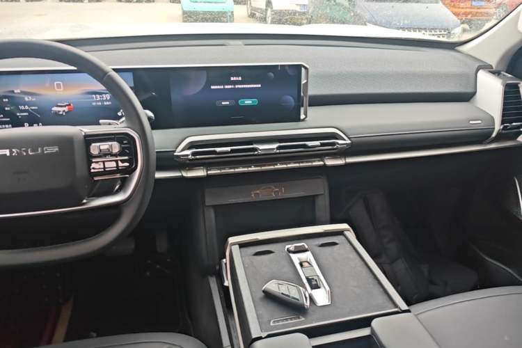 Used SAIC MAXUS Xingji X 2025 2.5T Luxury Edition Audio And AC Panel