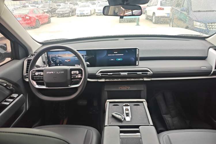 Used SAIC MAXUS Xingji X 2025 2.5T Luxury Edition Center Console