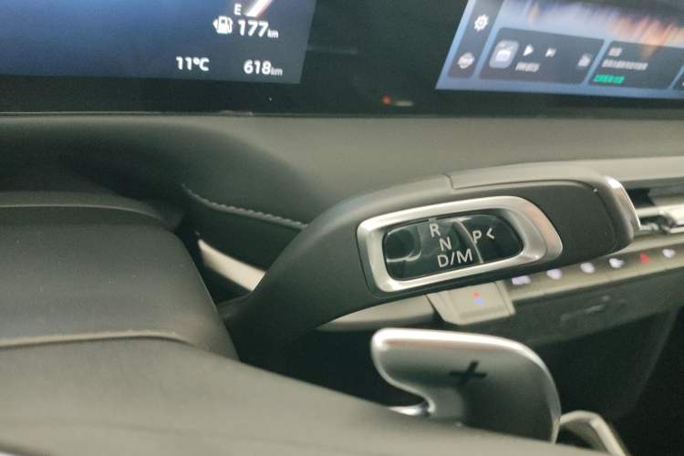 Used SAIC MAXUS Xingji X 2025 2.5T Luxury Edition Gear Lever