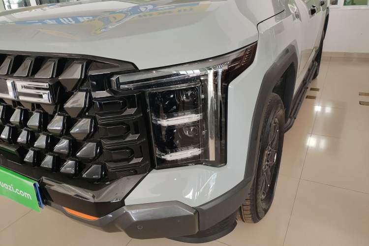 Used SAIC MAXUS Xingji X 2025 2.5T Luxury Edition Left Front Headlight