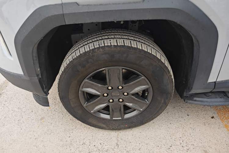 Used SAIC MAXUS Xingji X 2025 2.5T Luxury Edition Left Front Wheel Hub