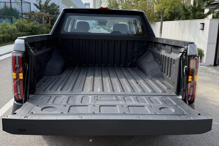 Used SAIC MAXUS Xingji X 2025 2.5T Luxury Edition Trunk