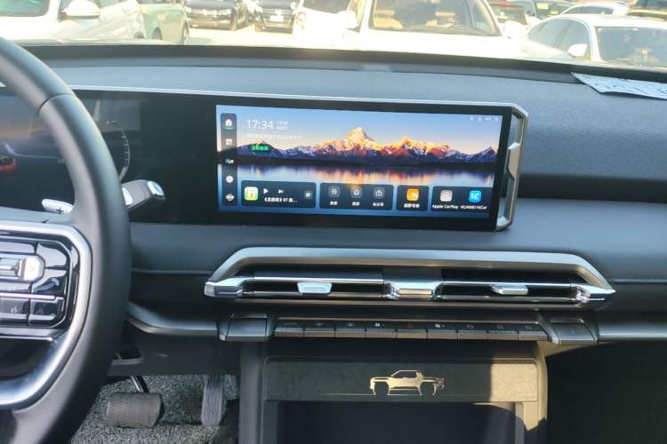 Used SAIC MAXUS Xingji X 2025 2.5T Luxury Edition Audio And AC Panel