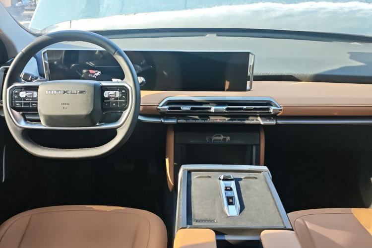 Used SAIC MAXUS Xingji X 2025 2.5T Luxury Edition Center Console