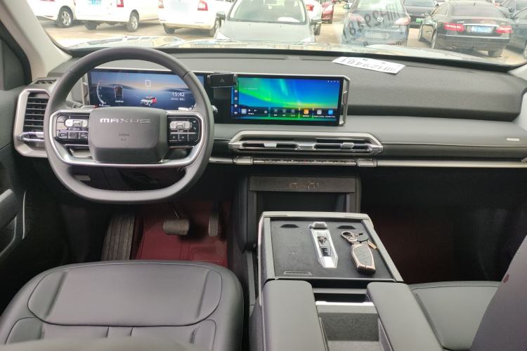 Used SAIC MAXUS Xingji X 2025 2.5T Luxury Edition Center Console