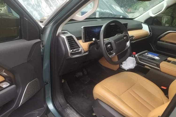 Used SAIC MAXUS Xingji X 2025 2.5T Elite Edition Driver Seat