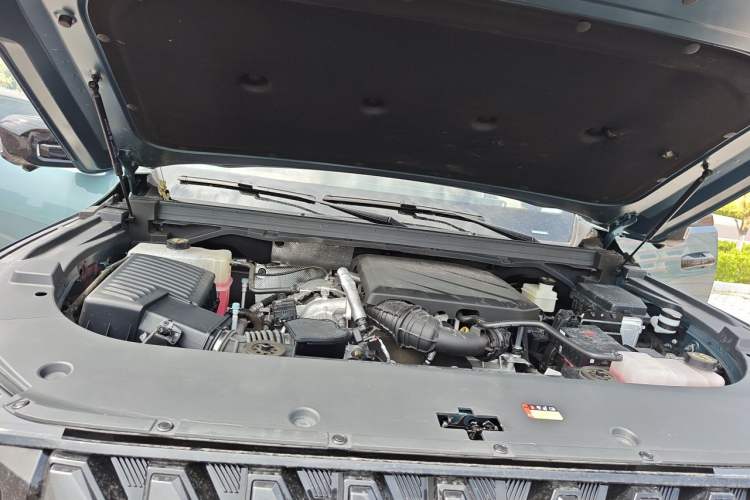 Used SAIC MAXUS Xingji X 2025 2.5T Luxury Edition Engine Bay