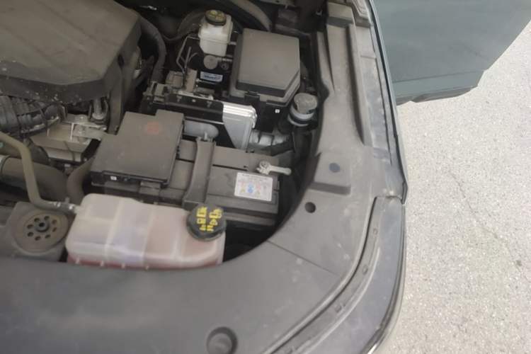 Used SAIC MAXUS Xingji X 2025 2.5T Elite Edition Engine Bay Left