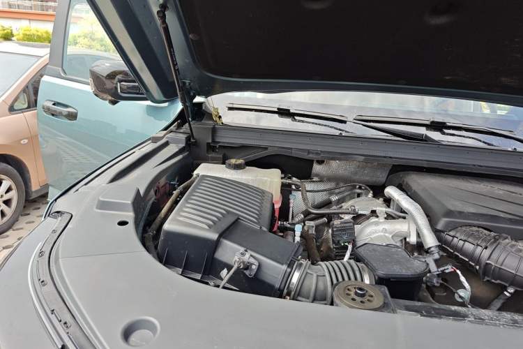 Used SAIC MAXUS Xingji X 2025 2.5T Luxury Edition Engine Bay Right