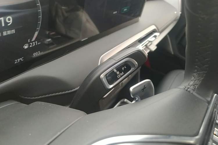 Used SAIC MAXUS Xingji X 2025 2.5T Luxury Edition Gear Lever