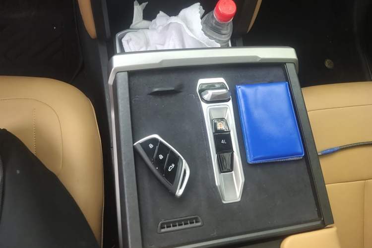 Used SAIC MAXUS Xingji X 2025 2.5T Elite Edition Gear Lever