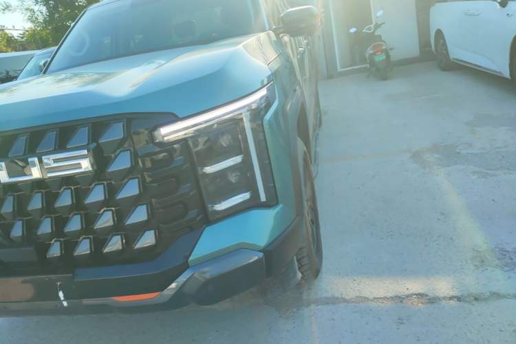 Used SAIC MAXUS Xingji X 2025 2.5T Luxury Edition Left Front Headlight