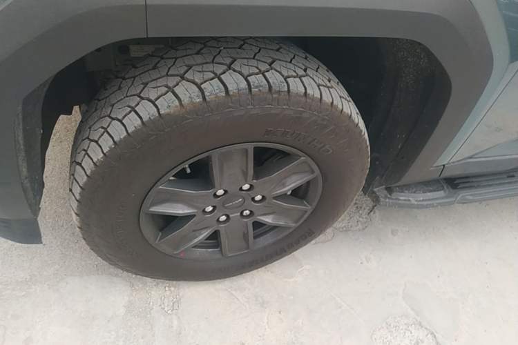 Used SAIC MAXUS Xingji X 2025 2.5T Luxury Edition Left Front Wheel Hub