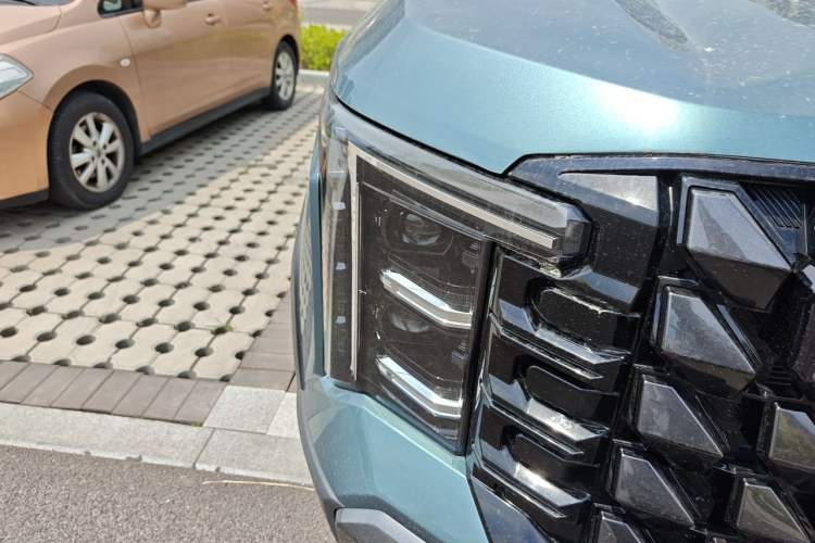 Used SAIC MAXUS Xingji X 2025 2.5T Luxury Edition Right Front Headlight