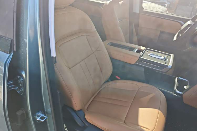 Used SAIC MAXUS Xingji X 2025 2.5T Luxury Edition Right Front Seat