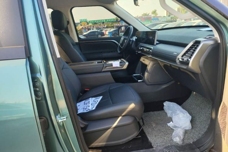 Used SAIC MAXUS Xingji X 2025 2.5T Luxury Edition Right Front Seat