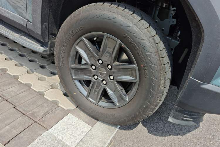 Used SAIC MAXUS Xingji X 2025 2.5T Luxury Edition Right Front Wheel Hub
