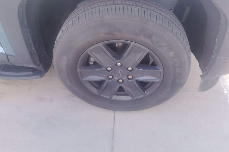 Used SAIC MAXUS Xingji X 2025 2.5T Luxury Edition Right Front Wheel Hub