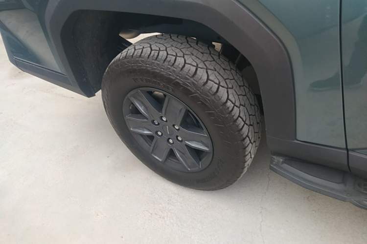 Used SAIC MAXUS Xingji X 2025 2.5T Luxury Edition Right Rear Wheel Hub