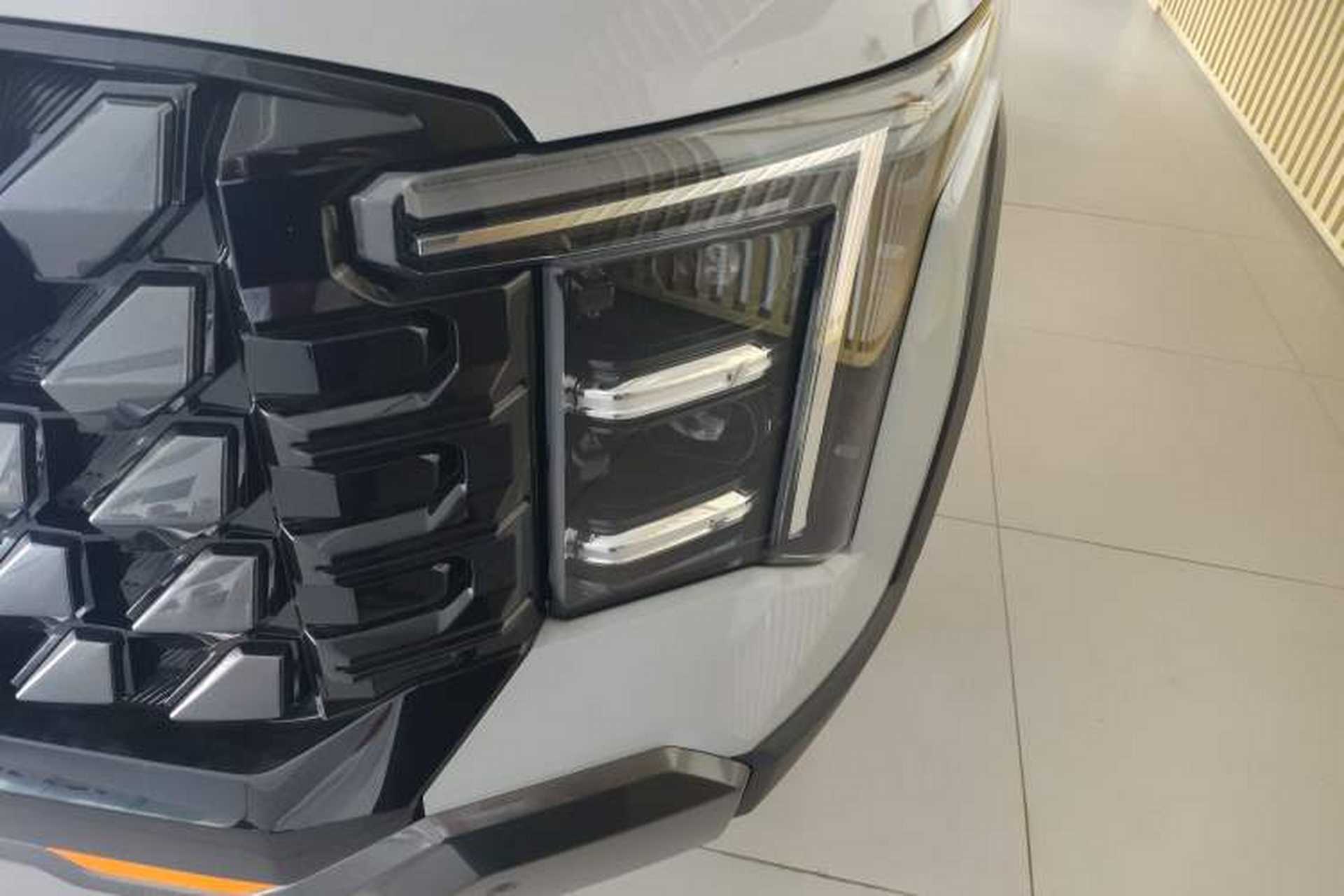 Used SAIC MAXUS Xingji X 2025 2.5T Luxury Edition Left Front Headlight
