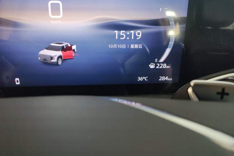 Used SAIC MAXUS Xingji X 2025 2.5T Luxury Edition Odometer Close Up