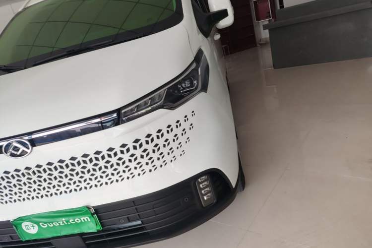 Used SAIC MAXUS Xintu EV70 2024 366 km Long Wheelbase Mid-Height Multi-Functional 7-Seater Van Left Front Headlight