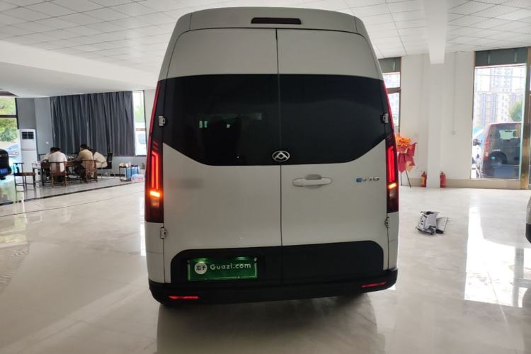Used SAIC MAXUS Xintu EV70 2024 366 km Long Wheelbase Mid-Height Multi-Functional 7-Seater Van Rear