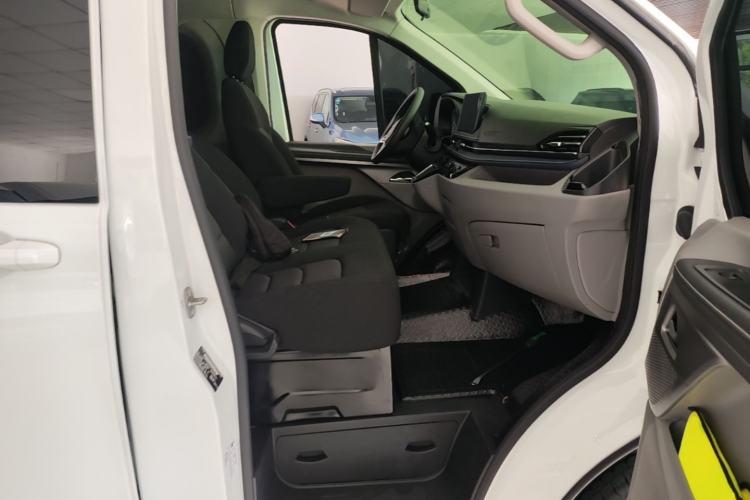 Used SAIC MAXUS Xintu EV70 2024 366 km Long Wheelbase Mid-Height Multi-Functional 7-Seater Van Right Front Seat