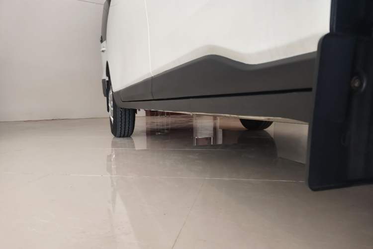 Used SAIC MAXUS Xintu EV70 2024 366 km Long Wheelbase Mid-Height Multi-Functional 7-Seater Van Right Side Sill