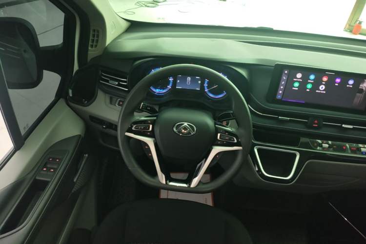 Used SAIC MAXUS Xintu EV70 2024 366 km Long Wheelbase Mid-Height Multi-Functional 7-Seater Van Steering Wheel