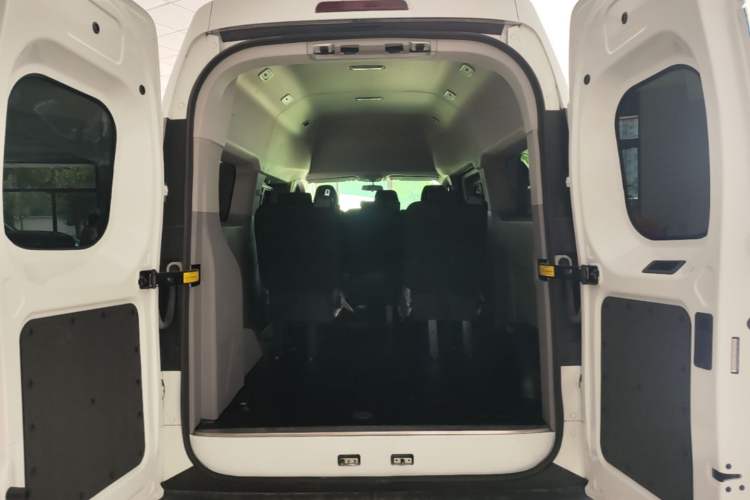 Used SAIC MAXUS Xintu EV70 2024 366 km Long Wheelbase Mid-Height Multi-Functional 7-Seater Van Trunk