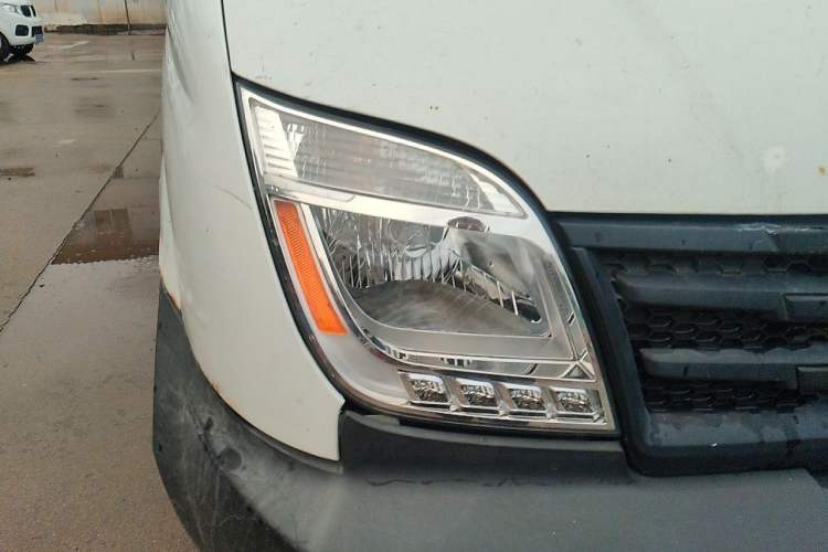 Used SAIC MAXUS Xintu EV80  Right Front Headlight