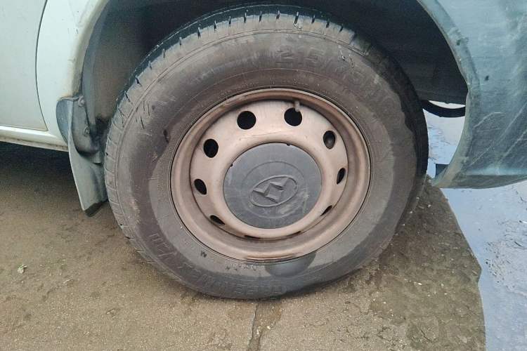 Used SAIC MAXUS Xintu EV80  Right Front Wheel Hub