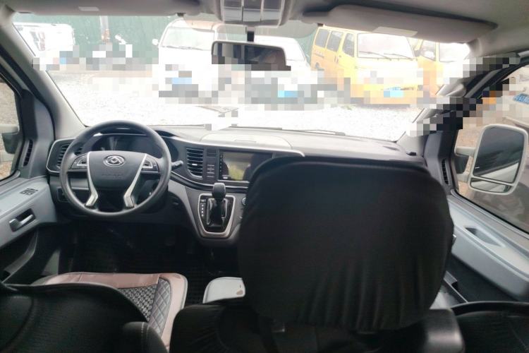 Used SAIC MAXUS Xintu EV80 2023 EV80 PLUS Multi-Functional Passenger Vehicle Short Wheelbase Low Roof Center Console