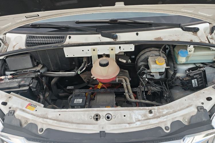Used SAIC MAXUS Xintu EV80 2023 EV80 PLUS Multi-Functional Passenger Vehicle Short Wheelbase Low Roof Engine Bay