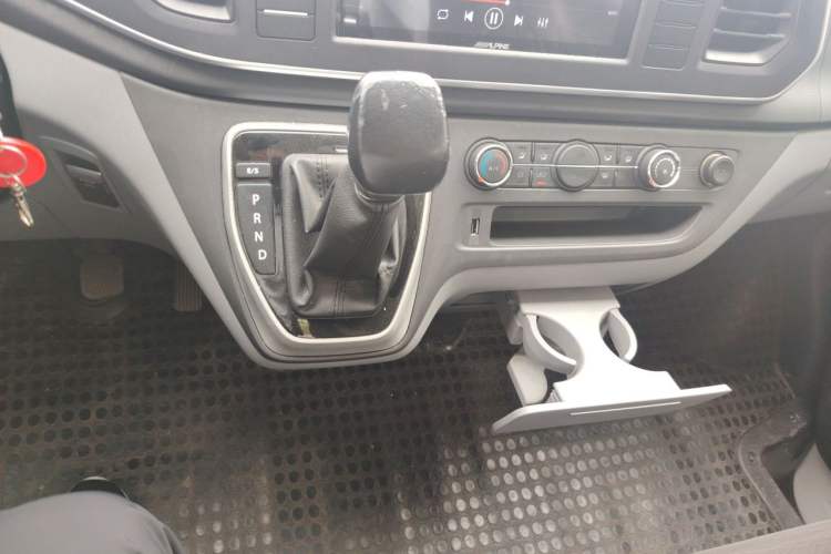 Used SAIC MAXUS Xintu EV80 2023 EV80 PLUS Multi-Functional Passenger Vehicle Short Wheelbase Low Roof Gear Lever
