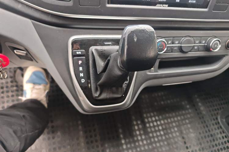 Used SAIC MAXUS Xintu EV80 2023 EV80 PLUS Multi-Functional Passenger Vehicle Short Wheelbase Low Roof Gear Lever
