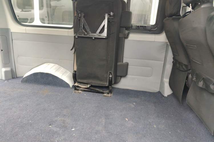 Used SAIC MAXUS Xintu EV80 2023 EV80 PLUS Multi-Functional Passenger Vehicle Short Wheelbase Low Roof Left Rear Seat