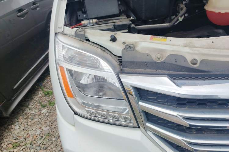 Used SAIC MAXUS Xintu EV80 2023 EV80 PLUS Multi-Functional Passenger Vehicle Short Wheelbase Low Roof Right Front Headlight